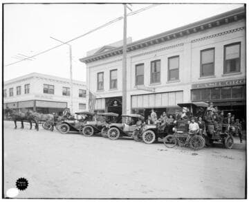 A group photo of Electric Distribution System Gang and their vehicles at the Whittier Local Office