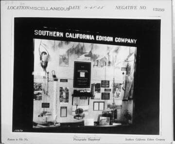 D2.3 - Displays, Window - Third Street Window