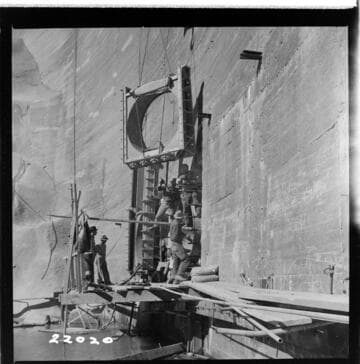 Big Creek Powerhouse #3 - Dam 6 - lowering gate frame