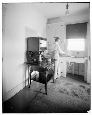 Hotpoint, Electric Range with woman cooking