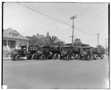 4 Edison Mack Bulldogs lined up on Hill Street