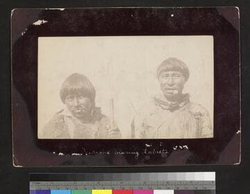 Indians wearing labrets