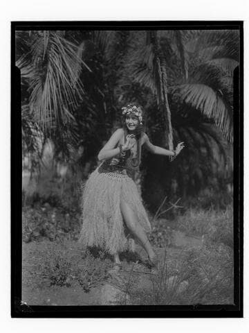 Castle Rock hula dancer, Santa Monica