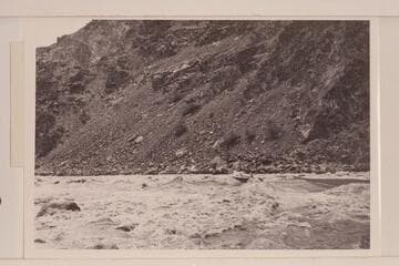 18' boat dropping off tongue of Hermit Rapid