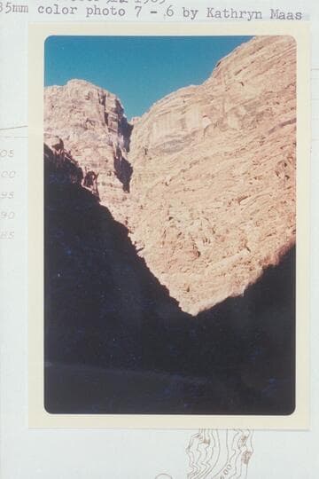 Crevice in canyon wall near Mile 184, West Rim