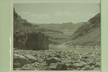 Upstream from boulder beach just below mouth of Tapeats Creek