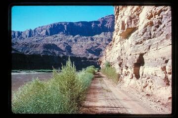 Road to Hite, right bank