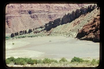 Up Paria Riffle, prel. gauge 5850 cfs