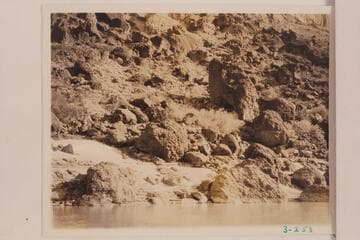Lava blocks at right bank above Vulcan Rapid