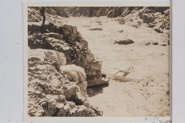The Dusty Dozen lining Horn Creek Rapid.  Bright Angel gauge:  2070 cfs