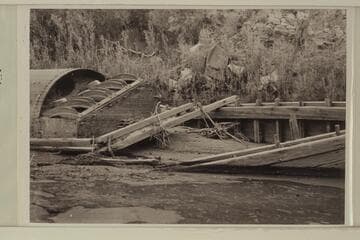 Wreck of steamer "Charles H. Spencer" at Lees Ferry