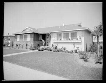 Woodman Plaza [model houses]