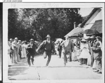 Harry Chandler in a foot race at a picnic