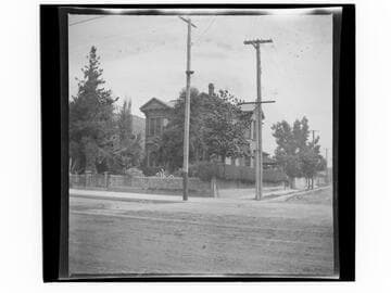 Mrs. Nordholdt's home at 7th and Wall streets, Los Angeles