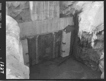 Big Creek - Mammoth Pool - Reservoir rising at diversion tunnel gate