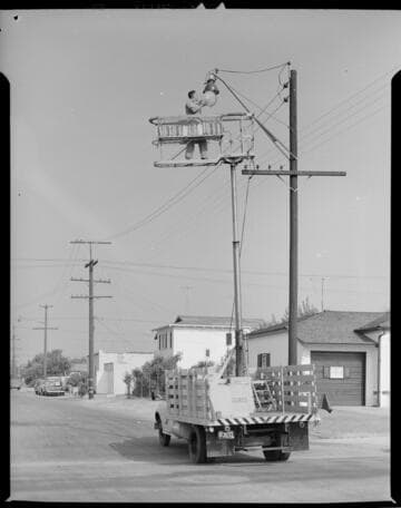 Street light bulb replacement