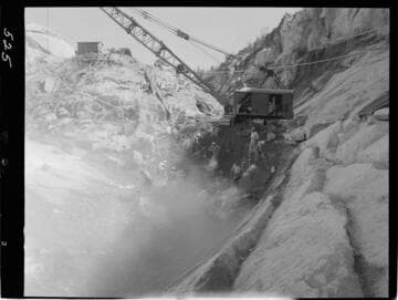 Big Creek - Mammoth Pool - Test drilling in bottom of cutoff trench