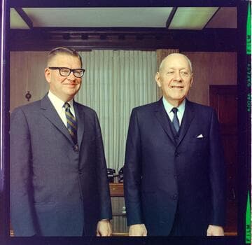 Jack Horton (l), President, and Harold Quinton (r), Chairman of the Board, SCE