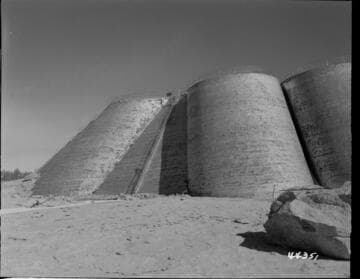Big Creek, Florence Lake Dam - Arches adjacent to angle buttress #49