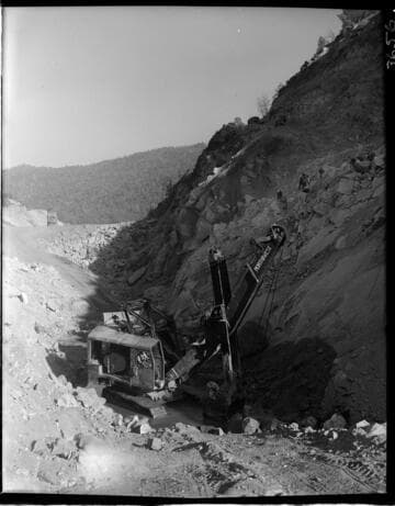 Dam 7 construction work: shovel