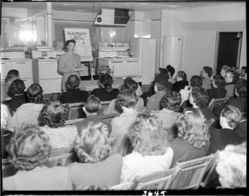 Electric cooking demonstration