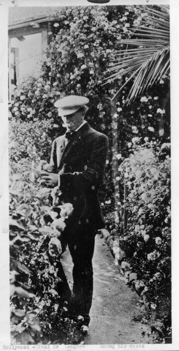 Hollywood, Paul de Longpre among his flowers