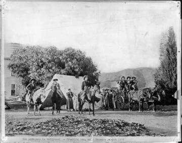New Settlers in Hollywood. Franklin Ave. near Bronson. ca. 1905