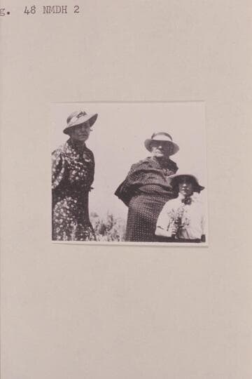 Mrs. Dillman; Mary Harris; Dorothy; at Robidoux' Fort